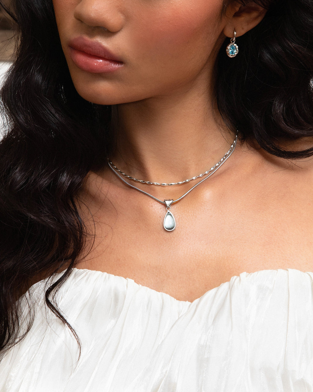 Waterdrop Necklace Set in Silver en route jewellery