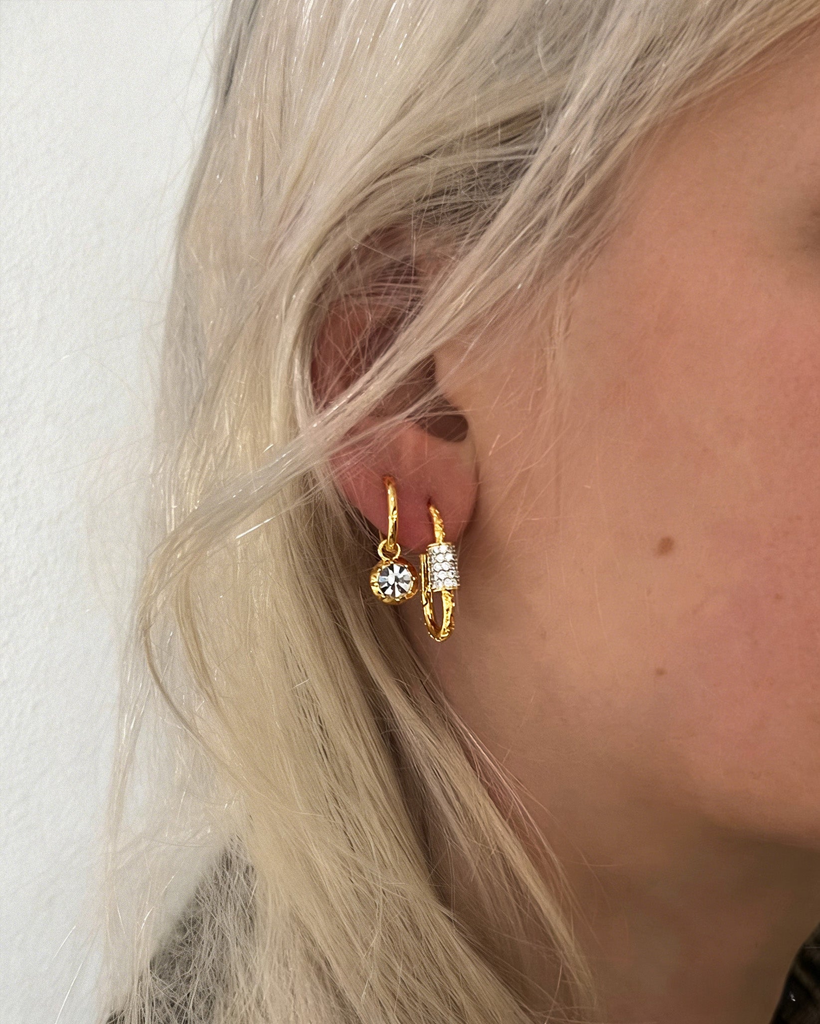 Eden Carabiner Huggie Earrings in Gold en route jewellery