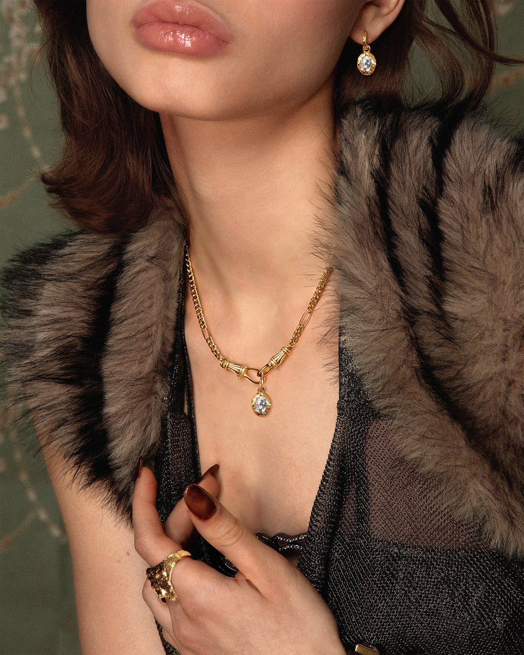 Deco Clasp Chain Necklace in Gold en route jewellery