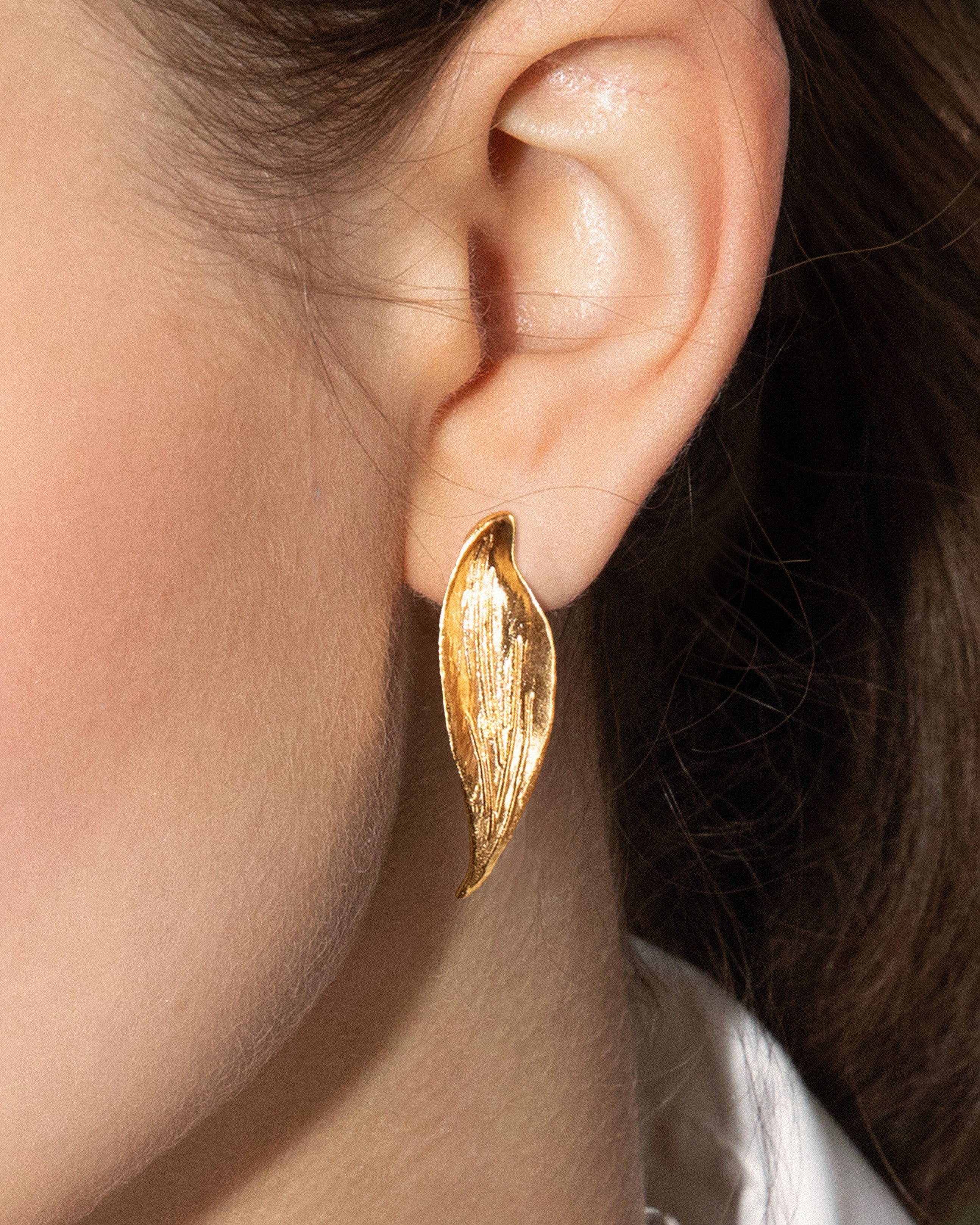 Golden Leaf Stud Earrings en route jewellery