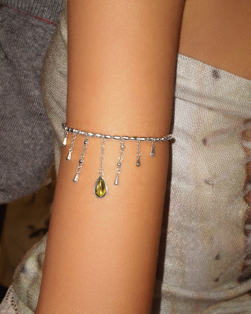 Waterdrop Arm Chain in Silver en route jewellery