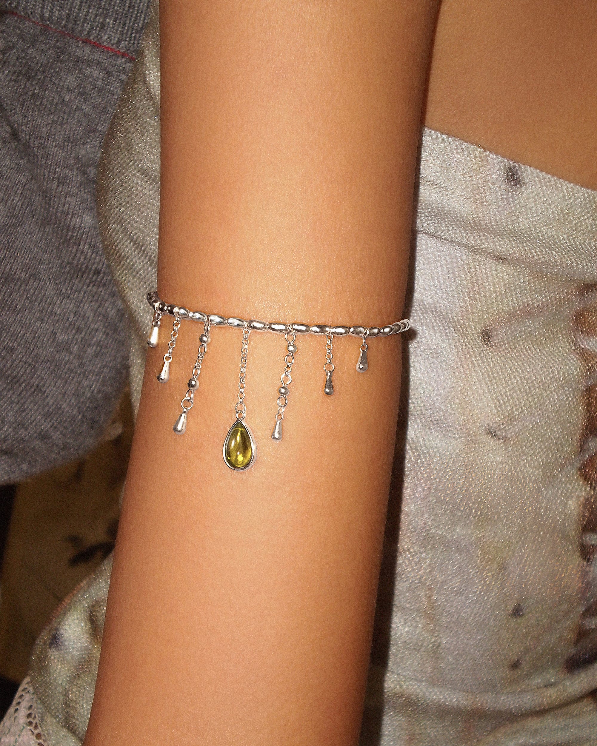 Waterdrop Arm Chain in Silver en route jewellery