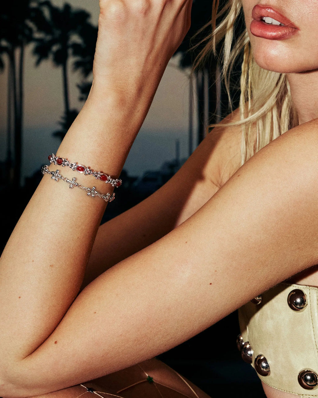 Tess's Treasure Carnelian & Daisy Molecule Bracelet Set in Silver en route jewellery