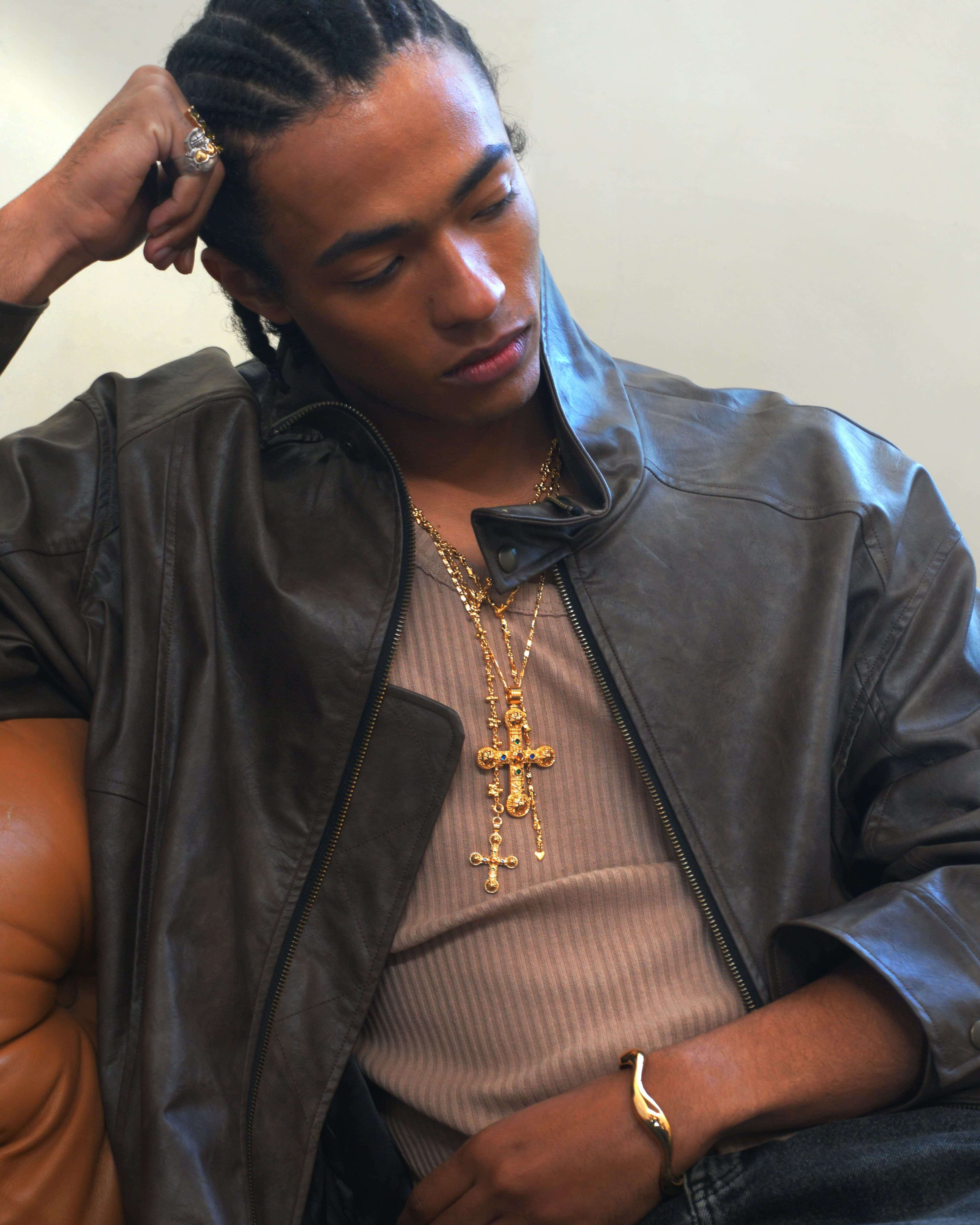 Daisy Molecule Chain en route jewellery
