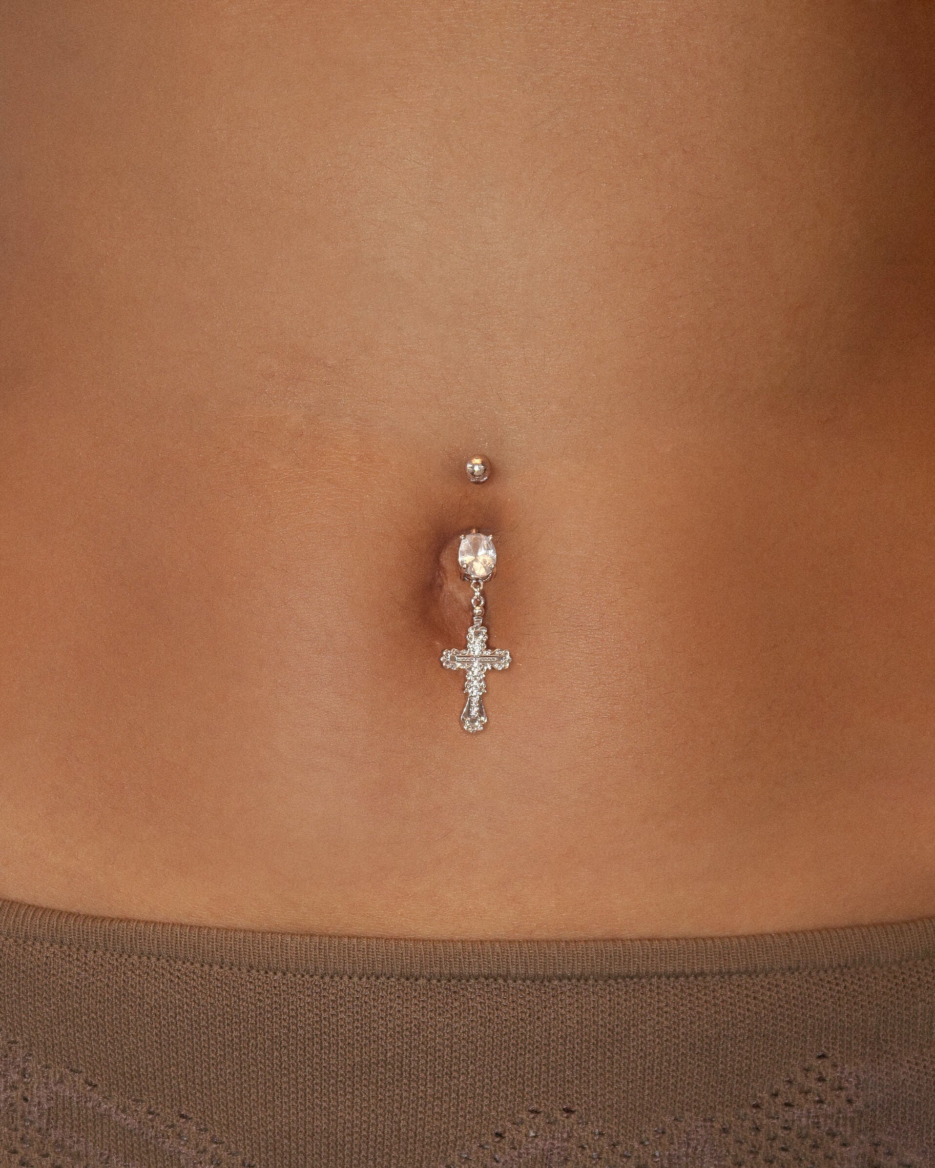 Everette Cross Belly Ring in Silver en route jewellery