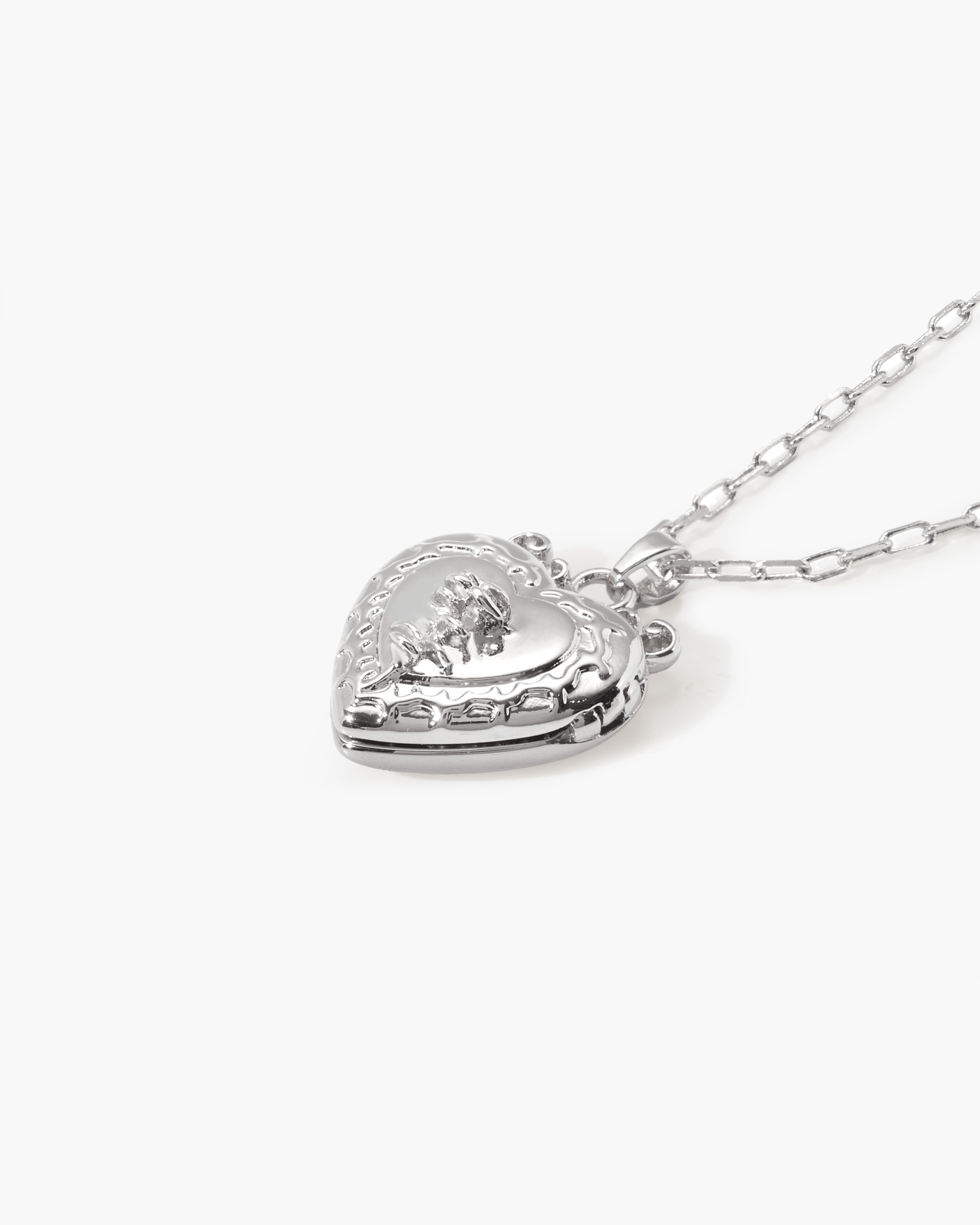 Isabela Locket Necklace in Silver en route jewellery