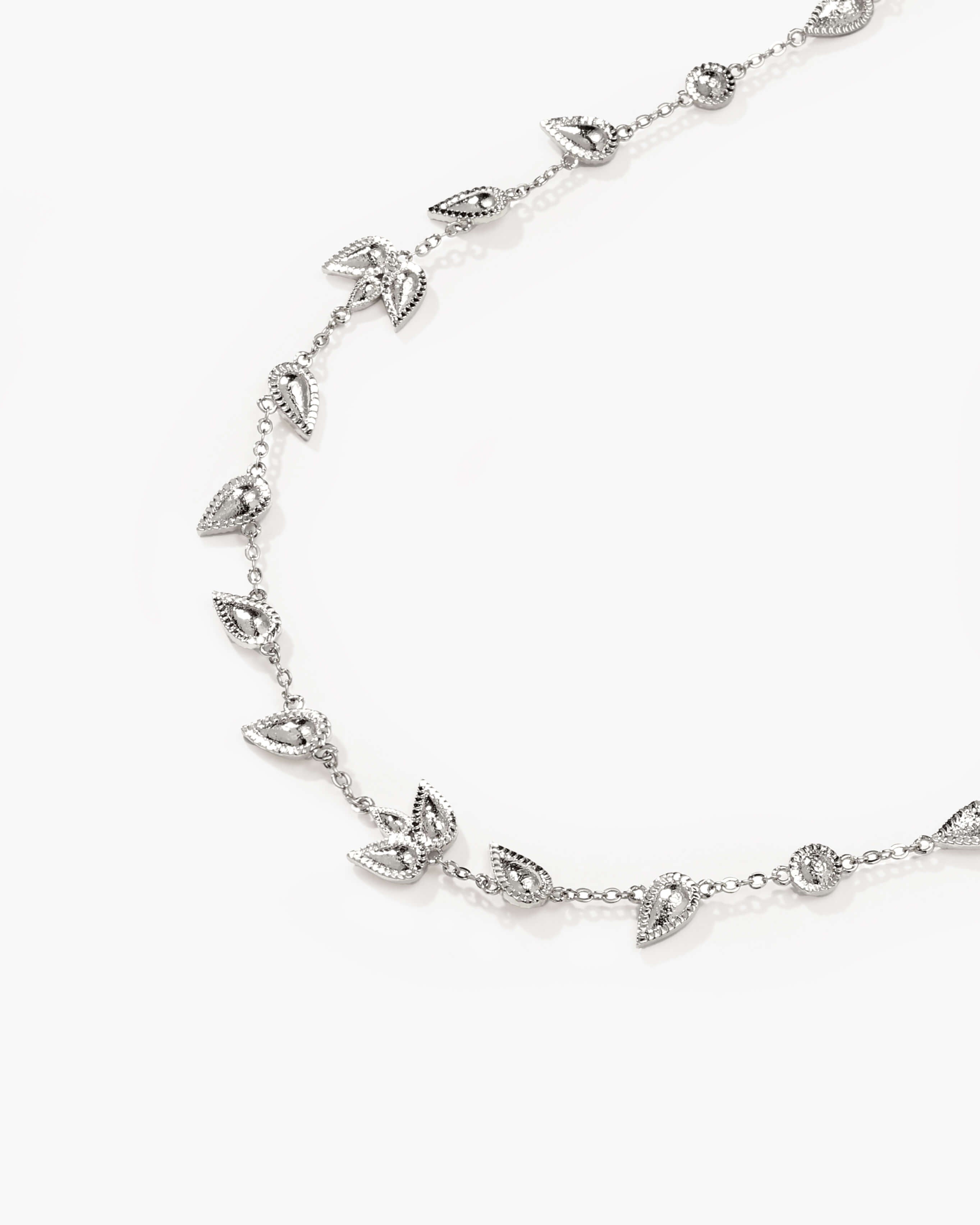 Petal Chain in Silver en route jewellery